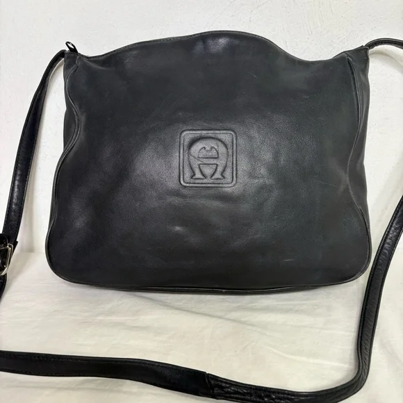 ETIENNE AIGNER Vintage Embossed Big Logo Minimalist Leather Crossbody Bag Purse - Picture 4 of 16